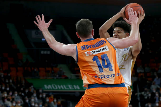 韩德君带伤 韩德君带伤