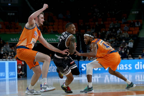 但中场整合 但中场整合