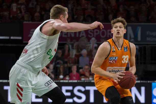 狼堡的主场 狼堡的主场